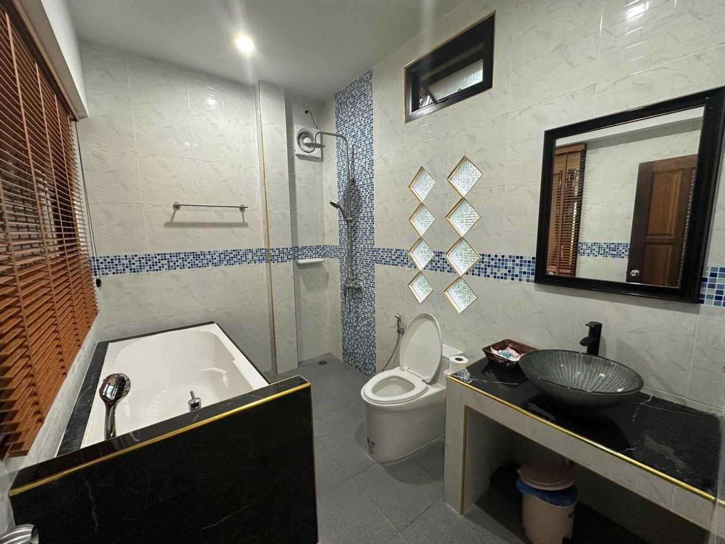 Capital O 75518 Baan Rose Resort Ao Luk Экстерьер фото