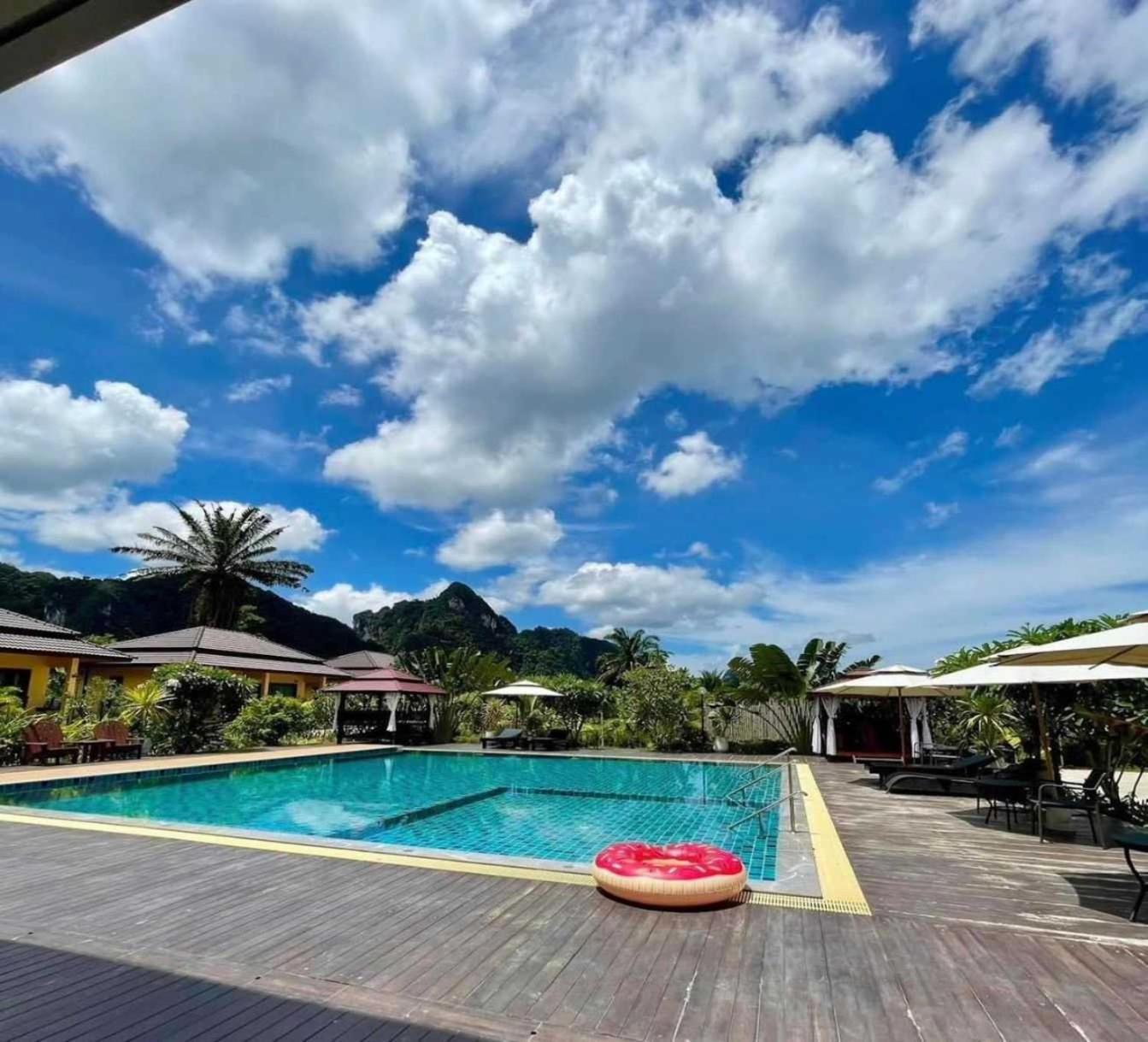 Capital O 75518 Baan Rose Resort Ao Luk Экстерьер фото